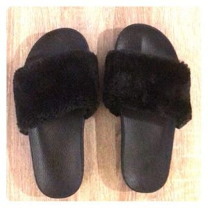 Size 8 fuzzy slides